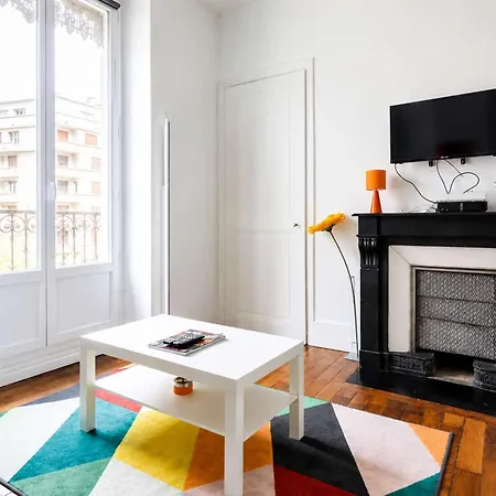 Jeanne • T2 Lumineux Avec Balcon • Centre De • Quartier Estacade • Tram A Pied Apartment