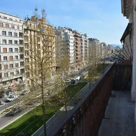 Apartment Jeanne • T2 Lumineux Avec Balcon • Centre De • Quartier Estacade • Tram A Pied *