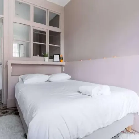 Jeanne • T2 Lumineux Avec Balcon • Centre De • Quartier Estacade • Tram A Pied